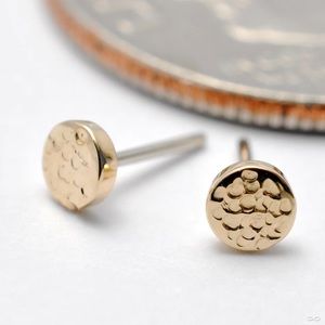 NEVER BEEN USED 2 mm Nose Stud White Gold BVLA Hammered Disc